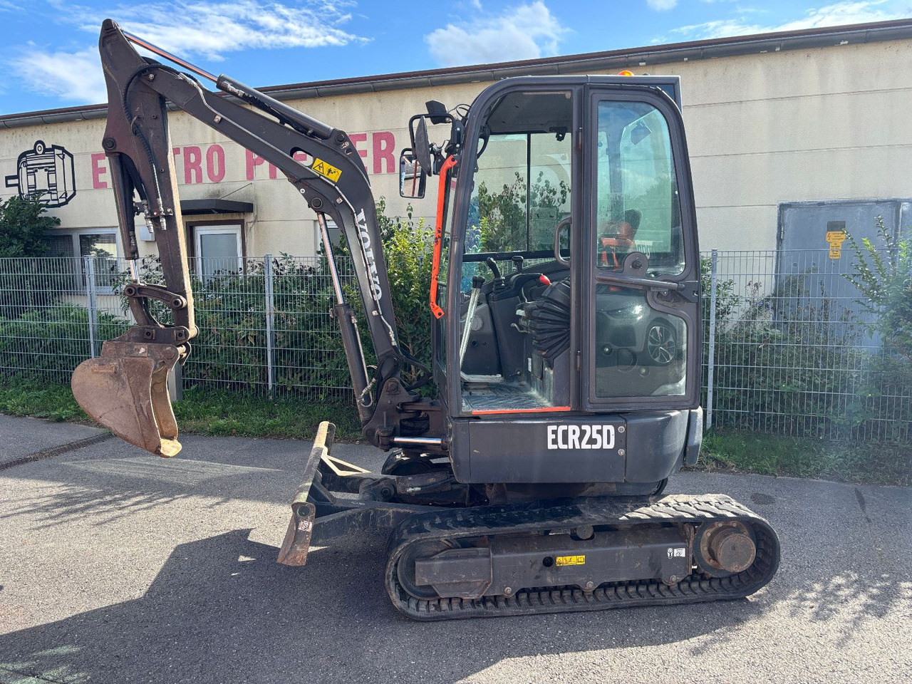 Volvo ECR 25 D - Minikuormaaja: kuva Volvo ECR 25 D - Minikuormaaja Volvo ECR 25 D - Minikuormaaja: kuva Volvo ECR 25 D - Minikuormaaja