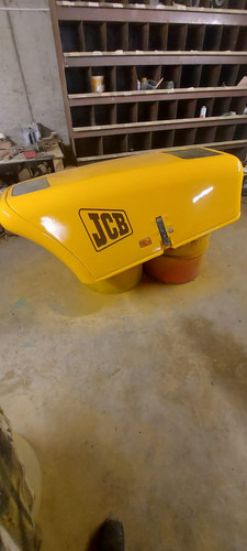 JCB Bonnet - Suojuskoppa - Rakennuskoneet: kuva JCB Bonnet - Suojuskoppa - Rakennuskoneet JCB Bonnet - Suojuskoppa - Rakennuskoneet: kuva JCB Bonnet - Suojuskoppa - Rakennuskoneet