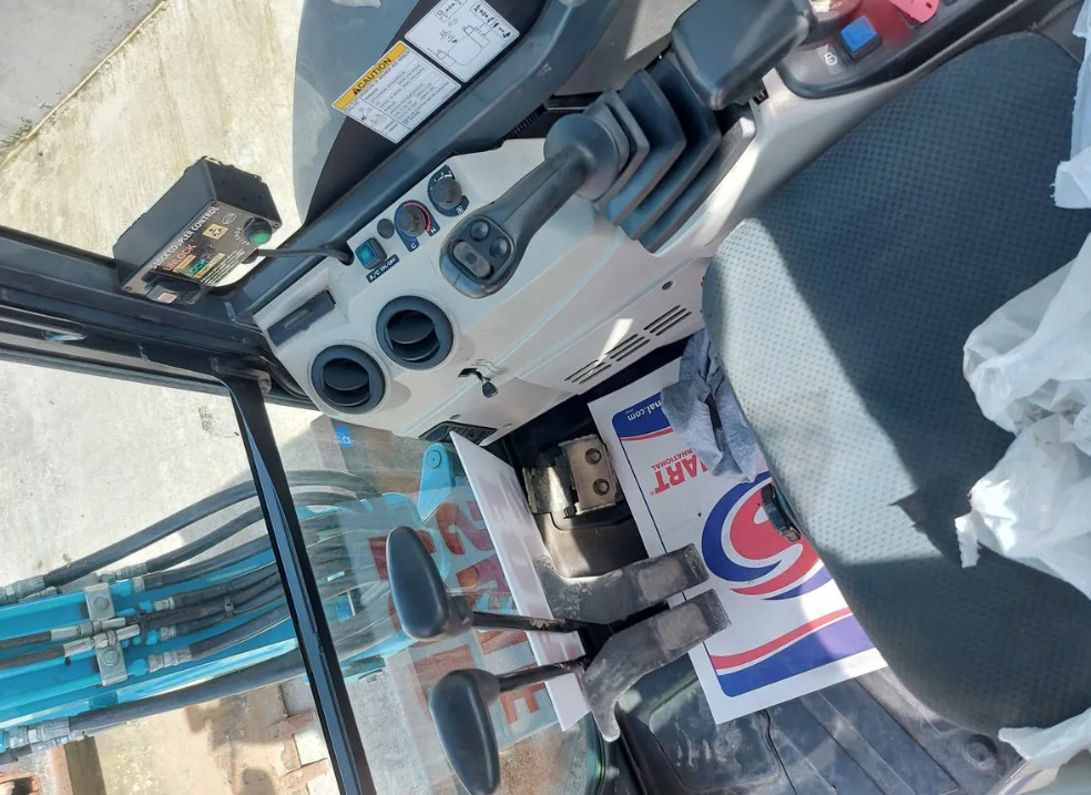 Minikuormaaja KOBELCO SK28SR-6: kuva Minikuormaaja KOBELCO SK28SR-6