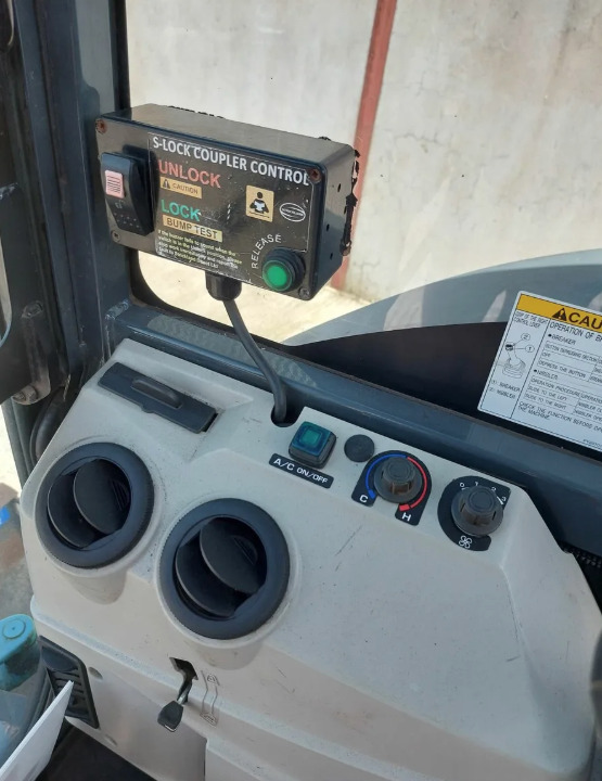 Minikuormaaja KOBELCO SK28SR-6: kuva Minikuormaaja KOBELCO SK28SR-6