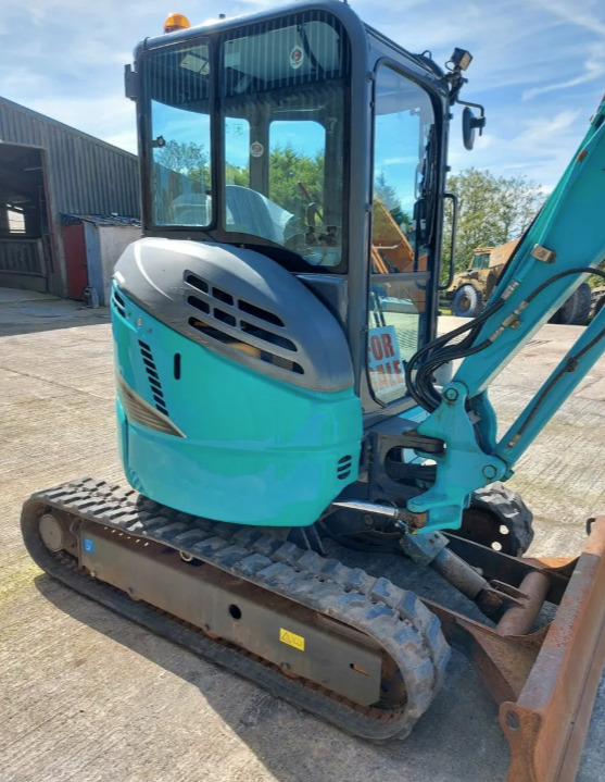 Minikuormaaja KOBELCO SK28SR-6: kuva Minikuormaaja KOBELCO SK28SR-6
