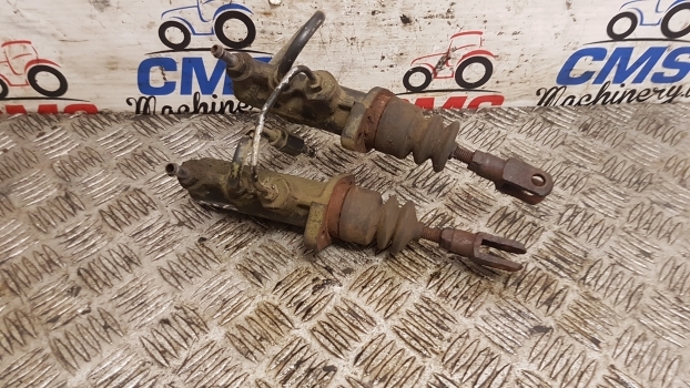 Case 856 Xl, 844 Xl, 745 Xl, 743 Xl Brake Master Cylinders 1287846c91, 226301a1 - Jarrusylinterit - Traktori: kuva Case 856 Xl, 844 Xl, 745 Xl, 743 Xl Brake Master Cylinders 1287846c91, 226301a1 - Jarrusylinterit - Traktori Case 856 Xl, 844 Xl, 745 Xl, 743 Xl Brake Master Cylinders 1287846c91, 226301a1 - Jarrusylinterit - Traktori: kuva Case 856 Xl, 844 Xl, 745 Xl, 743 Xl Brake Master Cylinders 1287846c91, 226301a1 - Jarrusylinterit - Traktori