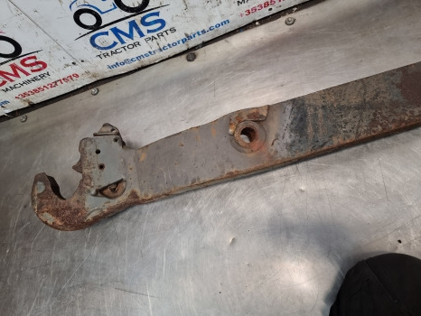 Ripustin Fendt 415, 400 Series Vario, Cat3, Lift Arm Lhs G404870060011: kuva Ripustin Fendt 415, 400 Series Vario, Cat3, Lift Arm Lhs G404870060011