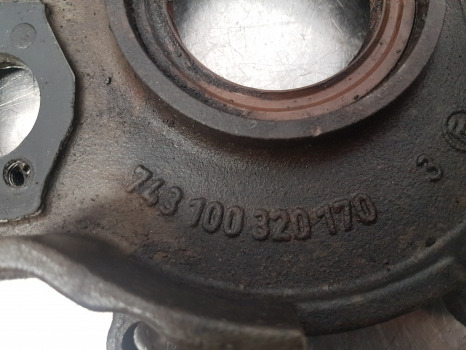 Fendt 724 S4, 714, 716, 718, 720, Fwd Pump Support Cover 743100320170 - Etuakseli: kuva Fendt 724 S4, 714, 716, 718, 720, Fwd Pump Support Cover 743100320170 - Etuakseli Fendt 724 S4, 714, 716, 718, 720, Fwd Pump Support Cover 743100320170 - Etuakseli: kuva Fendt 724 S4, 714, 716, 718, 720, Fwd Pump Support Cover 743100320170 - Etuakseli