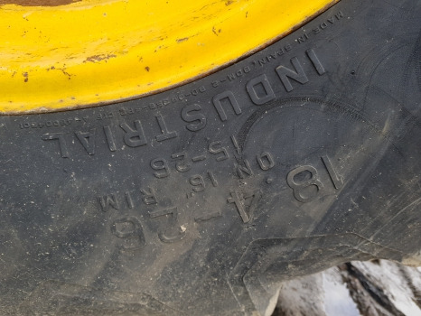 Fermec 860 Rear Wheel Pair 18.4-26 - Täydellinen pyörä - Maatalouskoneet: kuva Fermec 860 Rear Wheel Pair 18.4-26 - Täydellinen pyörä - Maatalouskoneet Fermec 860 Rear Wheel Pair 18.4-26 - Täydellinen pyörä - Maatalouskoneet: kuva Fermec 860 Rear Wheel Pair 18.4-26 - Täydellinen pyörä - Maatalouskoneet