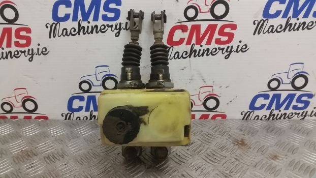 Fiat F140, F Series, Brakes Master Cylinder Assembly 5145630, 5145631 - Jarrusylinterit - Traktori: kuva Fiat F140, F Series, Brakes Master Cylinder Assembly 5145630, 5145631 - Jarrusylinterit - Traktori Fiat F140, F Series, Brakes Master Cylinder Assembly 5145630, 5145631 - Jarrusylinterit - Traktori: kuva Fiat F140, F Series, Brakes Master Cylinder Assembly 5145630, 5145631 - Jarrusylinterit - Traktori