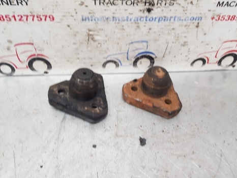 Ford 10 Ser 7810 Carraro Front Axle King Pin Pair Top, Bottom Car115729, 115729 - Etuakseli - Traktori: kuva Ford 10 Ser 7810 Carraro Front Axle King Pin Pair Top, Bottom Car115729, 115729 - Etuakseli - Traktori Ford 10 Ser 7810 Carraro Front Axle King Pin Pair Top, Bottom Car115729, 115729 - Etuakseli - Traktori: kuva Ford 10 Ser 7810 Carraro Front Axle King Pin Pair Top, Bottom Car115729, 115729 - Etuakseli - Traktori