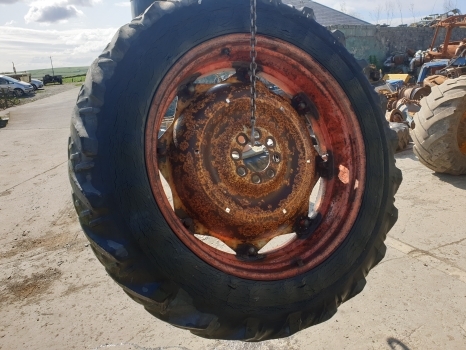 Ford 13.6 R38 Wheel - Täydellinen pyörä - Traktori: kuva Ford 13.6 R38 Wheel - Täydellinen pyörä - Traktori Ford 13.6 R38 Wheel - Täydellinen pyörä - Traktori: kuva Ford 13.6 R38 Wheel - Täydellinen pyörä - Traktori
