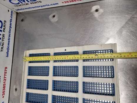Ford 4000, 4200, 5000, 7000, 3000 Front Lower Grille D1nn8151a, 81824197 - Jäähdyttimen säleikkö: kuva Ford 4000, 4200, 5000, 7000, 3000 Front Lower Grille D1nn8151a, 81824197 - Jäähdyttimen säleikkö Ford 4000, 4200, 5000, 7000, 3000 Front Lower Grille D1nn8151a, 81824197 - Jäähdyttimen säleikkö: kuva Ford 4000, 4200, 5000, 7000, 3000 Front Lower Grille D1nn8151a, 81824197 - Jäähdyttimen säleikkö