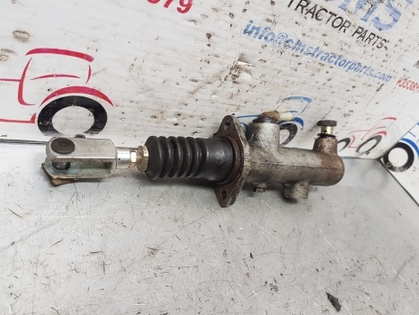 Ford Fiat Case New Holland Tm140 Brake Master Cylinder 82018664, 84558759 - Jarrusylinterit - Traktori: kuva Ford Fiat Case New Holland Tm140 Brake Master Cylinder 82018664, 84558759 - Jarrusylinterit - Traktori Ford Fiat Case New Holland Tm140 Brake Master Cylinder 82018664, 84558759 - Jarrusylinterit - Traktori: kuva Ford Fiat Case New Holland Tm140 Brake Master Cylinder 82018664, 84558759 - Jarrusylinterit - Traktori