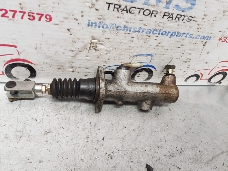 Ford Fiat Case New Holland Tm140 Brake Master Cylinder 82018664, 84558759 - Jarrusylinterit - Traktori: kuva Ford Fiat Case New Holland Tm140 Brake Master Cylinder 82018664, 84558759 - Jarrusylinterit - Traktori Ford Fiat Case New Holland Tm140 Brake Master Cylinder 82018664, 84558759 - Jarrusylinterit - Traktori: kuva Ford Fiat Case New Holland Tm140 Brake Master Cylinder 82018664, 84558759 - Jarrusylinterit - Traktori