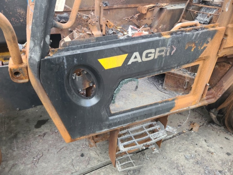 Jcb 542-70 Ag Cab Door Frame Lower 402/s3035 - Ovi ja osat: kuva Jcb 542-70 Ag Cab Door Frame Lower 402/s3035 - Ovi ja osat Jcb 542-70 Ag Cab Door Frame Lower 402/s3035 - Ovi ja osat: kuva Jcb 542-70 Ag Cab Door Frame Lower 402/s3035 - Ovi ja osat