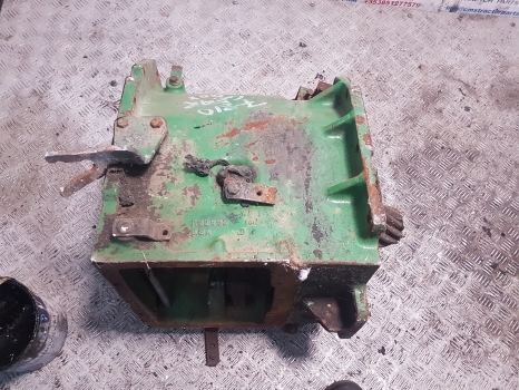 Vaihteisto - Traktori John Deere 7700, 7610, 7600, 7800, 7810, Transmission Housing R93552, Re50003: kuva Vaihteisto - Traktori John Deere 7700, 7610, 7600, 7800, 7810, Transmission Housing R93552, Re50003