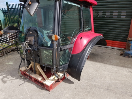 Ohjaamo Valtra T.150 T150ch, T150c, Tc, Tch Series, Complete Cab V35971000, V36567500: kuva Ohjaamo Valtra T.150 T150ch, T150c, Tc, Tch Series, Complete Cab V35971000, V36567500
