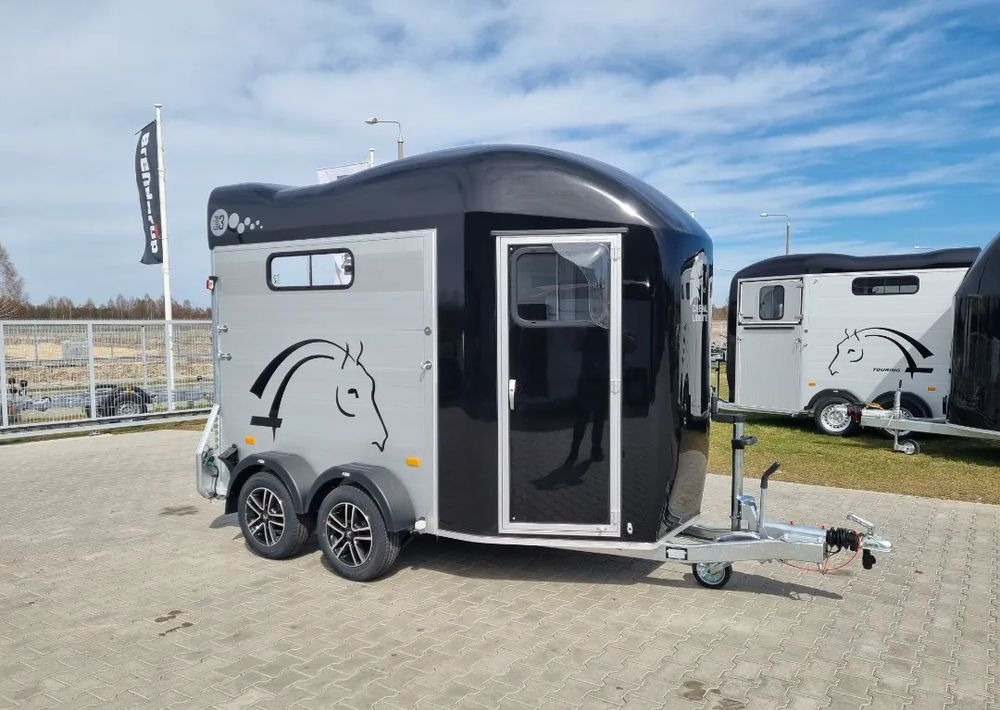 CHEVAL LIBERTÉ Gold 3 - przyczepa dla dwóch koni | siodlarnia | 2000kg DMC - Hevostraileri: kuva CHEVAL LIBERTÉ Gold 3 - przyczepa dla dwóch koni | siodlarnia | 2000kg DMC - Hevostraileri CHEVAL LIBERTÉ Gold 3 - przyczepa dla dwóch koni | siodlarnia | 2000kg DMC - Hevostraileri: kuva CHEVAL LIBERTÉ Gold 3 - przyczepa dla dwóch koni | siodlarnia | 2000kg DMC - Hevostraileri