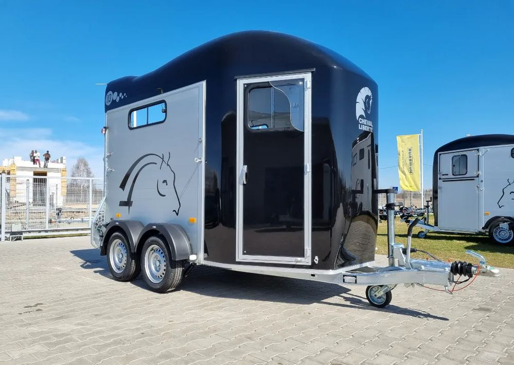 CHEVAL LIBERTÉ Gold 3 - przyczepa dla dwóch koni | siodlarnia | 2000kg DMC - Hevostraileri: kuva CHEVAL LIBERTÉ Gold 3 - przyczepa dla dwóch koni | siodlarnia | 2000kg DMC - Hevostraileri CHEVAL LIBERTÉ Gold 3 - przyczepa dla dwóch koni | siodlarnia | 2000kg DMC - Hevostraileri: kuva CHEVAL LIBERTÉ Gold 3 - przyczepa dla dwóch koni | siodlarnia | 2000kg DMC - Hevostraileri