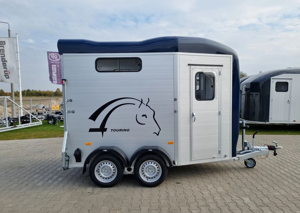 CHEVAL LIBERTÉ Touring Country + siodlarnia | przyczepa dla dwóch koni z rampą z przodu | 2000 kg DMC - Hevostraileri: kuva CHEVAL LIBERTÉ Touring Country + siodlarnia | przyczepa dla dwóch koni z rampą z przodu | 2000 kg DMC - Hevostraileri CHEVAL LIBERTÉ Touring Country + siodlarnia | przyczepa dla dwóch koni z rampą z przodu | 2000 kg DMC - Hevostraileri: kuva CHEVAL LIBERTÉ Touring Country + siodlarnia | przyczepa dla dwóch koni z rampą z przodu | 2000 kg DMC - Hevostraileri