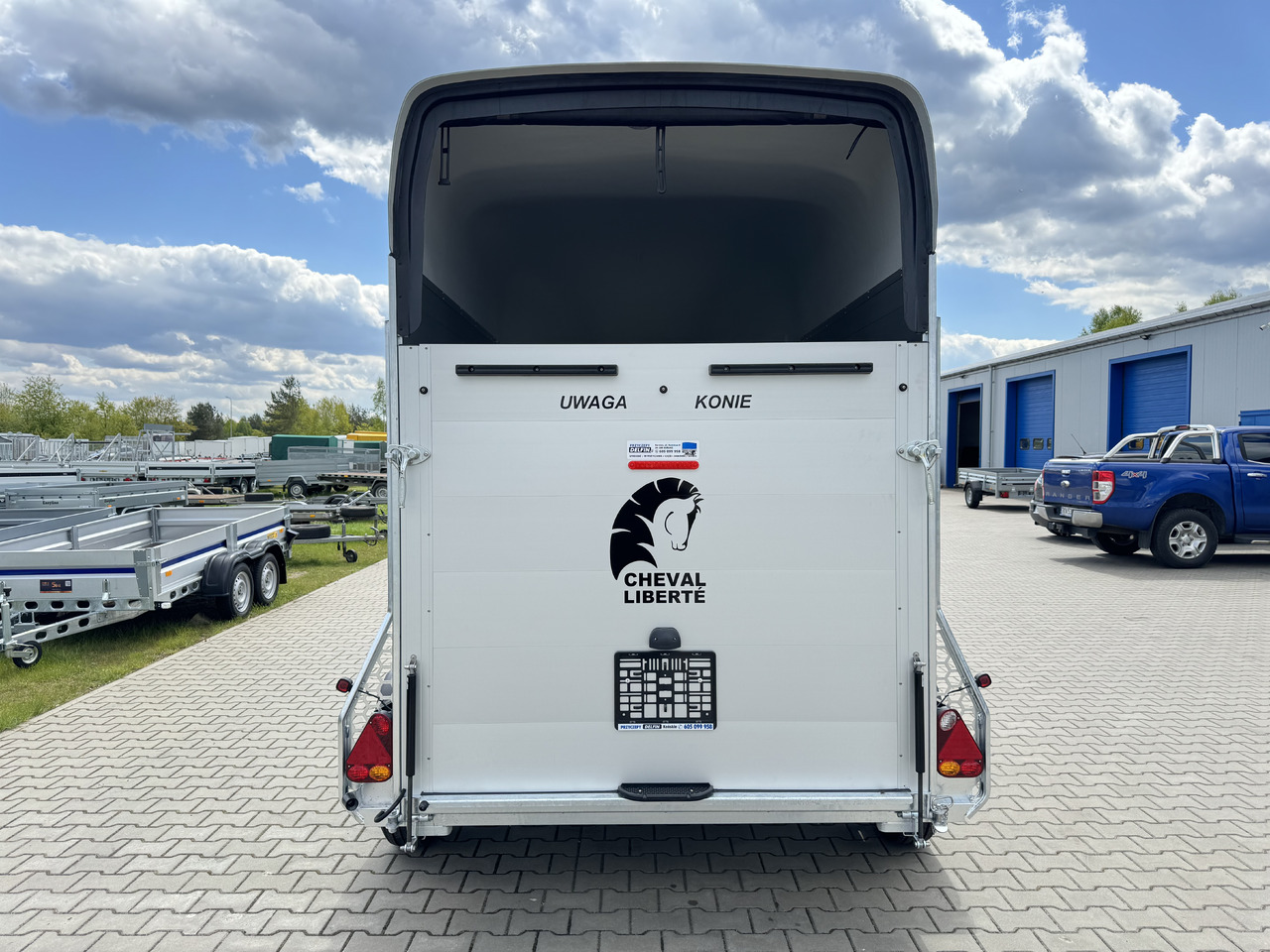 Cheval Liberté Gold Origins ALU 2000 kg - Hevostraileri: kuva Cheval Liberté Gold Origins ALU 2000 kg - Hevostraileri Cheval Liberté Gold Origins ALU 2000 kg - Hevostraileri: kuva Cheval Liberté Gold Origins ALU 2000 kg - Hevostraileri