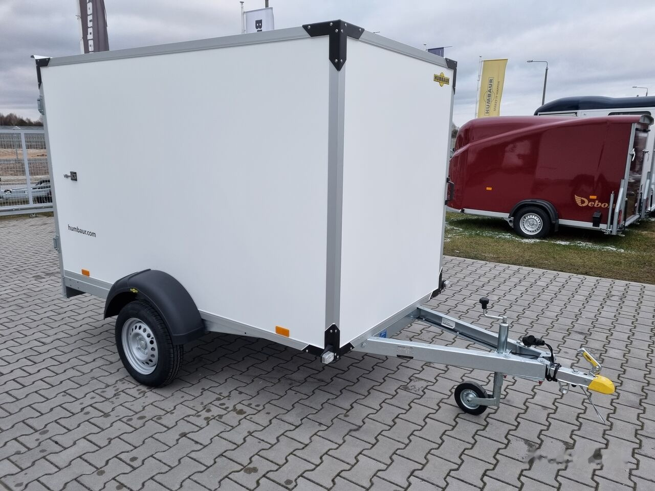 Humbaur HK 752513-15P fourgon box trailer 750 kg GVW 1 locked door - Umpikori perävaunu: kuva Humbaur HK 752513-15P fourgon box trailer 750 kg GVW 1 locked door - Umpikori perävaunu Humbaur HK 752513-15P fourgon box trailer 750 kg GVW 1 locked door - Umpikori perävaunu: kuva Humbaur HK 752513-15P fourgon box trailer 750 kg GVW 1 locked door - Umpikori perävaunu