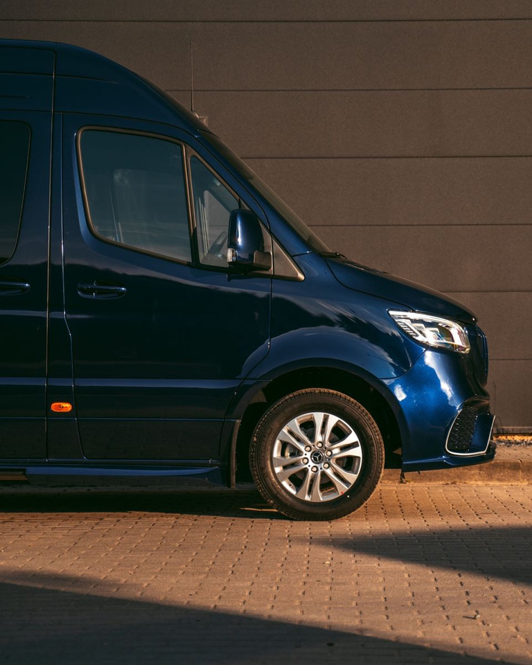 Mercedes-Benz Sprinter 319 VIP Van/ Sleeping Area/ Ski Holders - Pikkubussi: kuva Mercedes-Benz Sprinter 319 VIP Van/ Sleeping Area/ Ski Holders - Pikkubussi Mercedes-Benz Sprinter 319 VIP Van/ Sleeping Area/ Ski Holders - Pikkubussi: kuva Mercedes-Benz Sprinter 319 VIP Van/ Sleeping Area/ Ski Holders - Pikkubussi