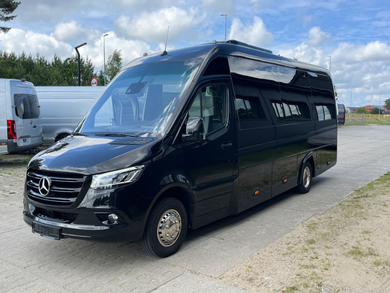 Mercedes-Benz Sprinter 519 HIGH DECK/ 3.0 V6 / LUXURY Bus - Turistibussi: kuva Mercedes-Benz Sprinter 519 HIGH DECK/ 3.0 V6 / LUXURY Bus - Turistibussi Mercedes-Benz Sprinter 519 HIGH DECK/ 3.0 V6 / LUXURY Bus - Turistibussi: kuva Mercedes-Benz Sprinter 519 HIGH DECK/ 3.0 V6 / LUXURY Bus - Turistibussi