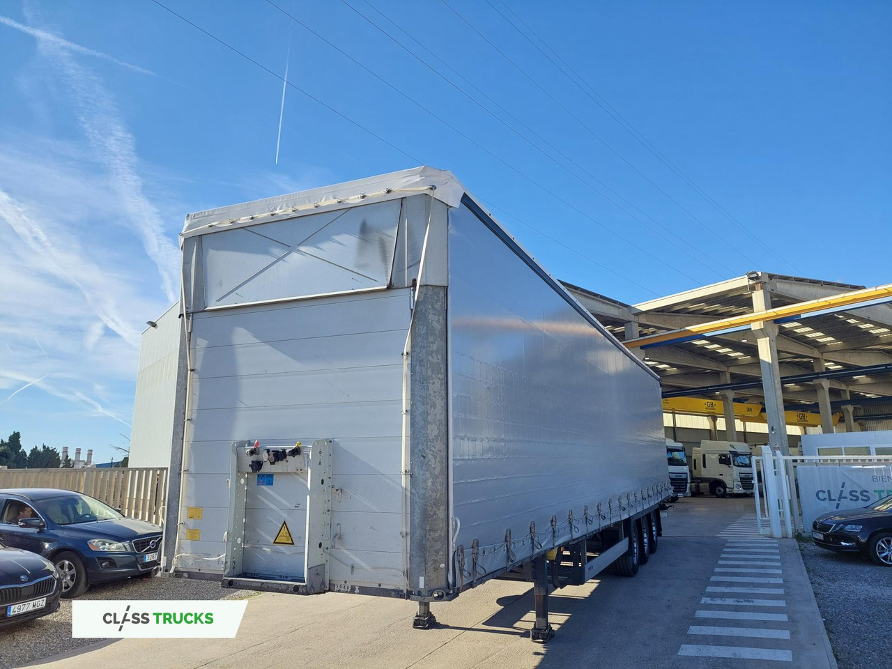 Schmitz Cargobull SCS24/L Varios - Pressukapellipuoliperävaunu: kuva Schmitz Cargobull SCS24/L Varios - Pressukapellipuoliperävaunu Schmitz Cargobull SCS24/L Varios - Pressukapellipuoliperävaunu: kuva Schmitz Cargobull SCS24/L Varios - Pressukapellipuoliperävaunu