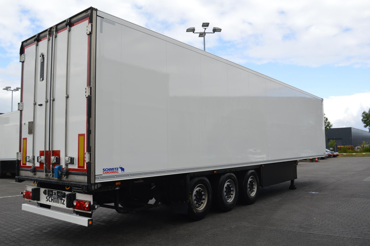 Schmitz Cargobull SKO FP 45 Carrier Vector 1550 - Refrigeraattori puoliperävaunu: kuva Schmitz Cargobull SKO FP 45 Carrier Vector 1550 - Refrigeraattori puoliperävaunu Schmitz Cargobull SKO FP 45 Carrier Vector 1550 - Refrigeraattori puoliperävaunu: kuva Schmitz Cargobull SKO FP 45 Carrier Vector 1550 - Refrigeraattori puoliperävaunu