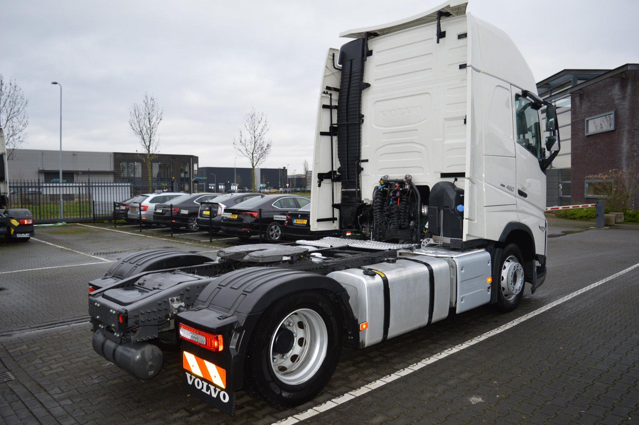 Volvo FH 460 Globetrotter XL Varios i-Save - Vetopöytäauto: kuva Volvo FH 460 Globetrotter XL Varios i-Save - Vetopöytäauto Volvo FH 460 Globetrotter XL Varios i-Save - Vetopöytäauto: kuva Volvo FH 460 Globetrotter XL Varios i-Save - Vetopöytäauto