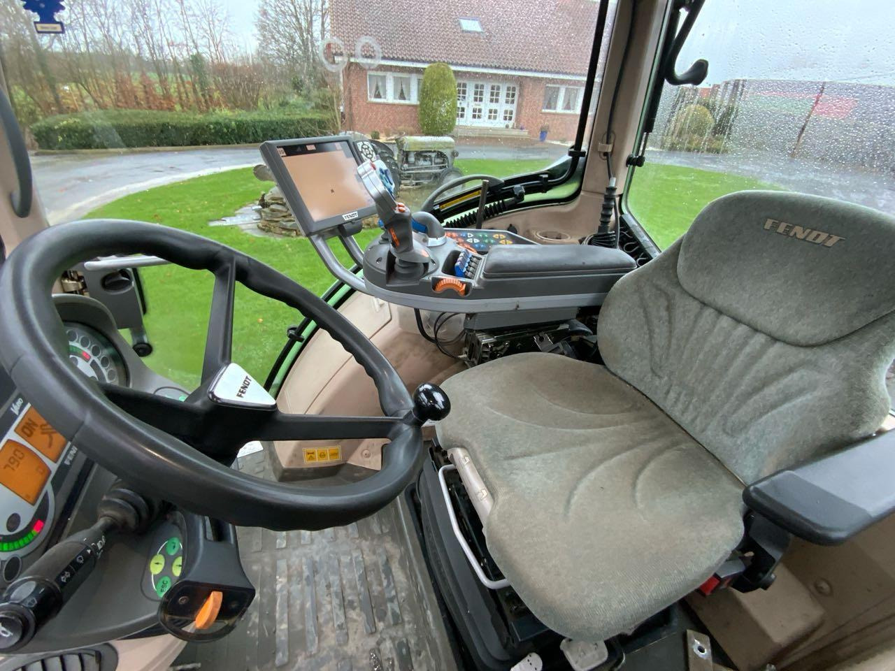 Fendt 724 Vario ProfiPlus - Traktori: kuva Fendt 724 Vario ProfiPlus - Traktori Fendt 724 Vario ProfiPlus - Traktori: kuva Fendt 724 Vario ProfiPlus - Traktori