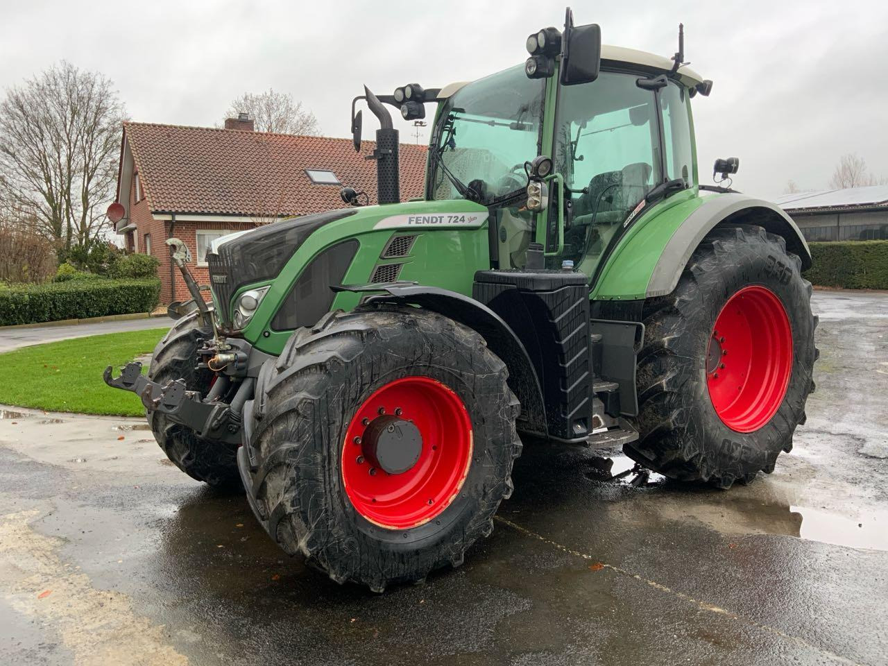 Fendt 724 Vario ProfiPlus - Traktori: kuva Fendt 724 Vario ProfiPlus - Traktori Fendt 724 Vario ProfiPlus - Traktori: kuva Fendt 724 Vario ProfiPlus - Traktori