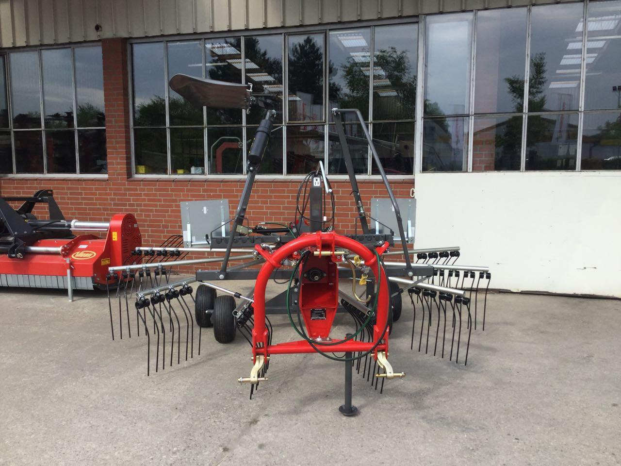 Massey Ferguson RK 451 DN - Pöyhin: kuva Massey Ferguson RK 451 DN - Pöyhin Massey Ferguson RK 451 DN - Pöyhin: kuva Massey Ferguson RK 451 DN - Pöyhin