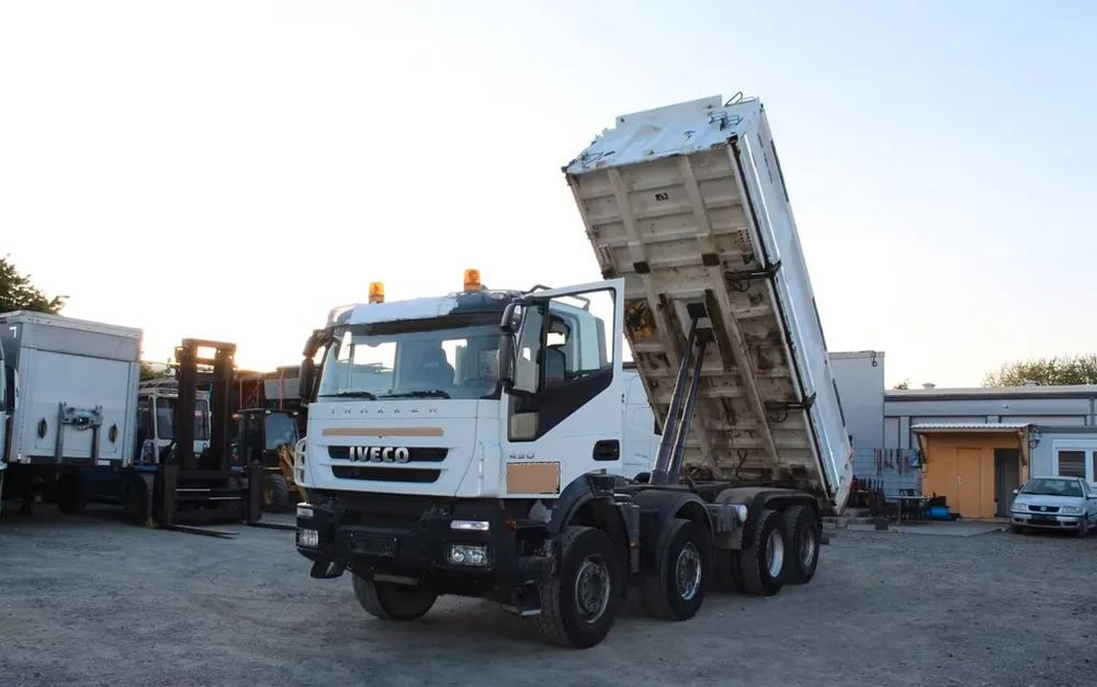 Iveco Trakker 450 | Meiller Trójstronny Wywrot | 8x4 | Euro 5| Retarder | Bordmatic | Klimatyzacja - Kippiauto kuorma-auto: kuva Iveco Trakker 450 | Meiller Trójstronny Wywrot | 8x4 | Euro 5| Retarder | Bordmatic | Klimatyzacja - Kippiauto kuorma-auto Iveco Trakker 450 | Meiller Trójstronny Wywrot | 8x4 | Euro 5| Retarder | Bordmatic | Klimatyzacja - Kippiauto kuorma-auto: kuva Iveco Trakker 450 | Meiller Trójstronny Wywrot | 8x4 | Euro 5| Retarder | Bordmatic | Klimatyzacja - Kippiauto kuorma-auto