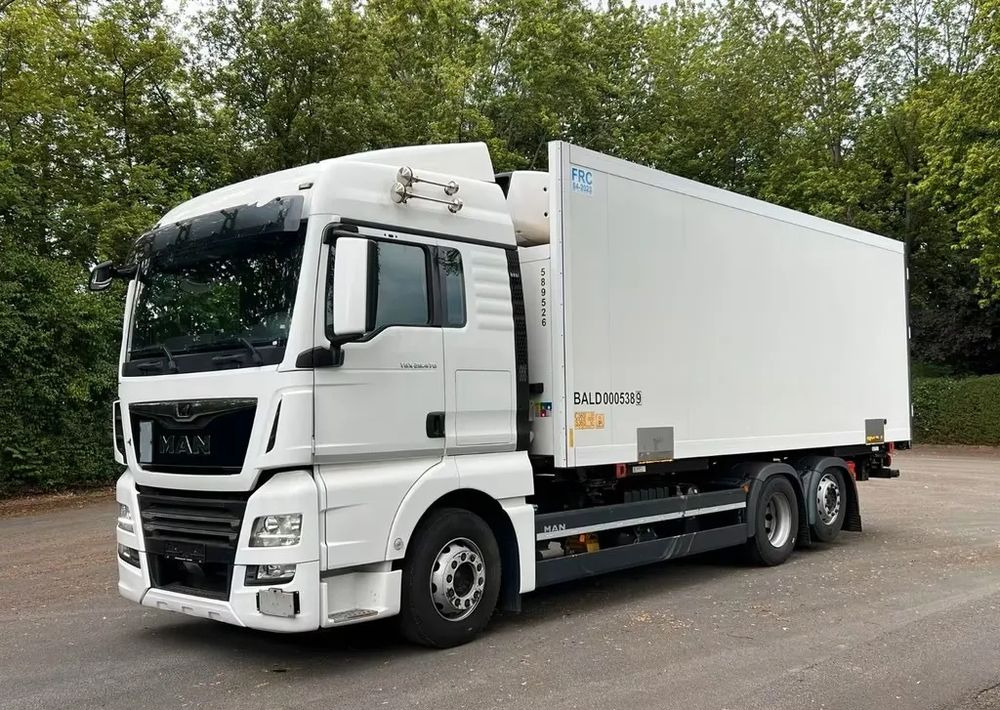 MAN TGX 26.470 – Chłodnia z agregatem Thermo King / Retarder / Navi / Euro 6 /6x2 - Refrigeraattori kuorma-auto: kuva MAN TGX 26.470 – Chłodnia z agregatem Thermo King / Retarder / Navi / Euro 6 /6x2 - Refrigeraattori kuorma-auto MAN TGX 26.470 – Chłodnia z agregatem Thermo King / Retarder / Navi / Euro 6 /6x2 - Refrigeraattori kuorma-auto: kuva MAN TGX 26.470 – Chłodnia z agregatem Thermo King / Retarder / Navi / Euro 6 /6x2 - Refrigeraattori kuorma-auto