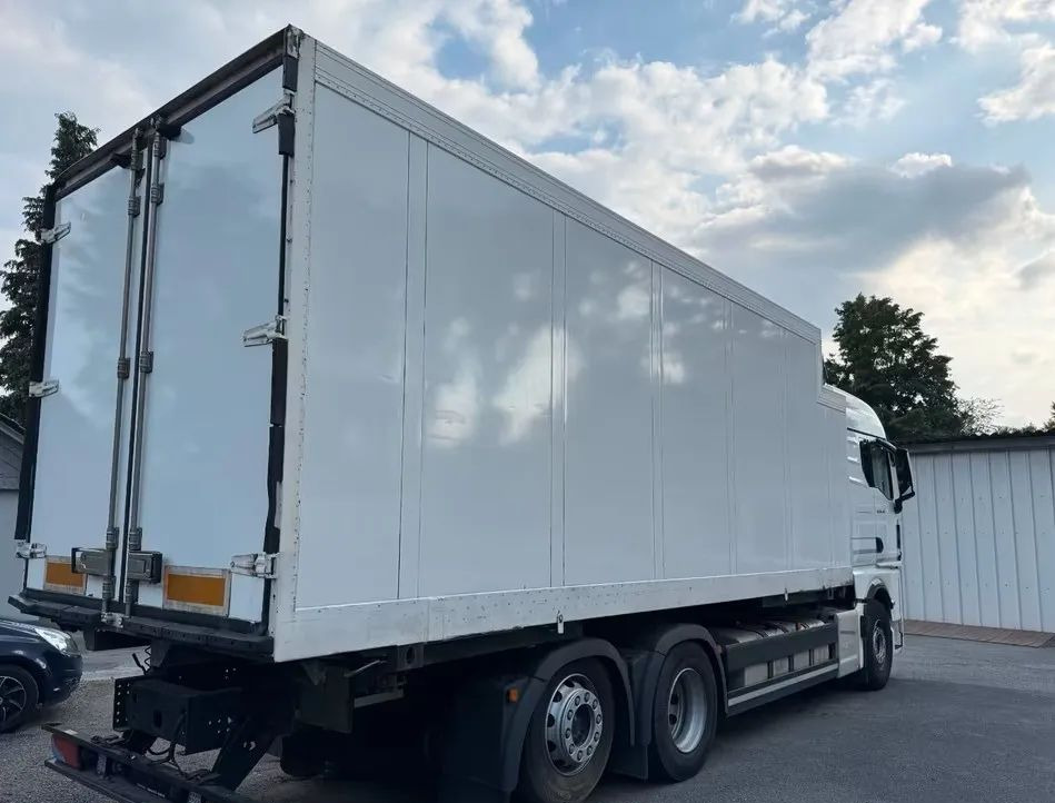 MAN TGX 26.470 – chłodnia / Automatyczna skrzynia / Euro 6c / Retarder /6x2 /Zawieszenie pneumatyczne - Refrigeraattori kuorma-auto: kuva MAN TGX 26.470 – chłodnia / Automatyczna skrzynia / Euro 6c / Retarder /6x2 /Zawieszenie pneumatyczne - Refrigeraattori kuorma-auto MAN TGX 26.470 – chłodnia / Automatyczna skrzynia / Euro 6c / Retarder /6x2 /Zawieszenie pneumatyczne - Refrigeraattori kuorma-auto: kuva MAN TGX 26.470 – chłodnia / Automatyczna skrzynia / Euro 6c / Retarder /6x2 /Zawieszenie pneumatyczne - Refrigeraattori kuorma-auto
