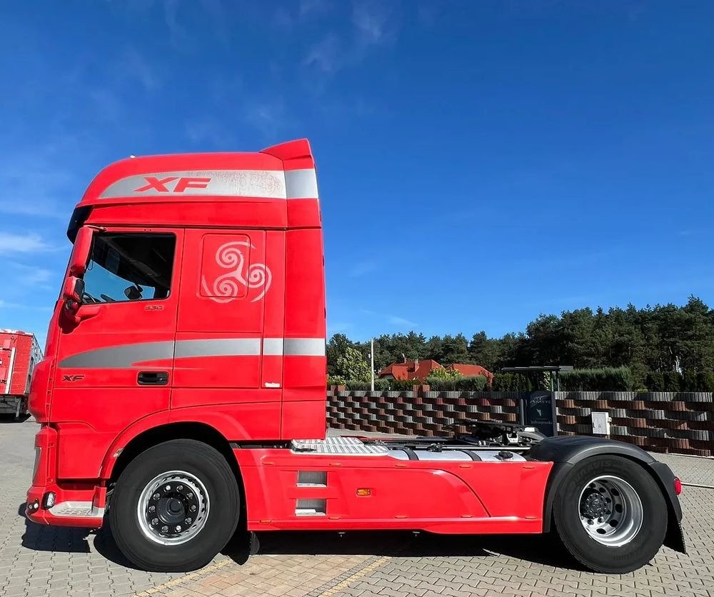 DAF XF 530 Super Space Cab | RETARDER | KLIMATYZACJA | EURO 6 | 2018 | 530 000 km - Vetopöytäauto: kuva  DAF XF 530 Super Space Cab | RETARDER | KLIMATYZACJA | EURO 6 | 2018 | 530 000 km - Vetopöytäauto DAF XF 530 Super Space Cab | RETARDER | KLIMATYZACJA | EURO 6 | 2018 | 530 000 km - Vetopöytäauto: kuva  DAF XF 530 Super Space Cab | RETARDER | KLIMATYZACJA | EURO 6 | 2018 | 530 000 km - Vetopöytäauto