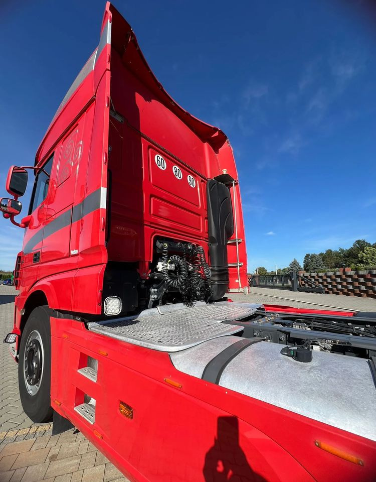 DAF XF 530 Super Space Cab | RETARDER | KLIMATYZACJA | EURO 6 | 2018 | 530 000 km - Vetopöytäauto: kuva  DAF XF 530 Super Space Cab | RETARDER | KLIMATYZACJA | EURO 6 | 2018 | 530 000 km - Vetopöytäauto DAF XF 530 Super Space Cab | RETARDER | KLIMATYZACJA | EURO 6 | 2018 | 530 000 km - Vetopöytäauto: kuva  DAF XF 530 Super Space Cab | RETARDER | KLIMATYZACJA | EURO 6 | 2018 | 530 000 km - Vetopöytäauto