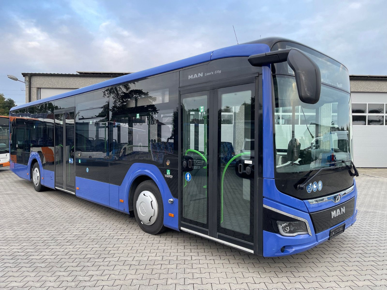 MAN Lion's City 12 / Orig. 15.305 km / Mild Hybrid - Linja-auto: kuva MAN Lion's City 12 / Orig. 15.305 km / Mild Hybrid - Linja-auto MAN Lion's City 12 / Orig. 15.305 km / Mild Hybrid - Linja-auto: kuva MAN Lion's City 12 / Orig. 15.305 km / Mild Hybrid - Linja-auto