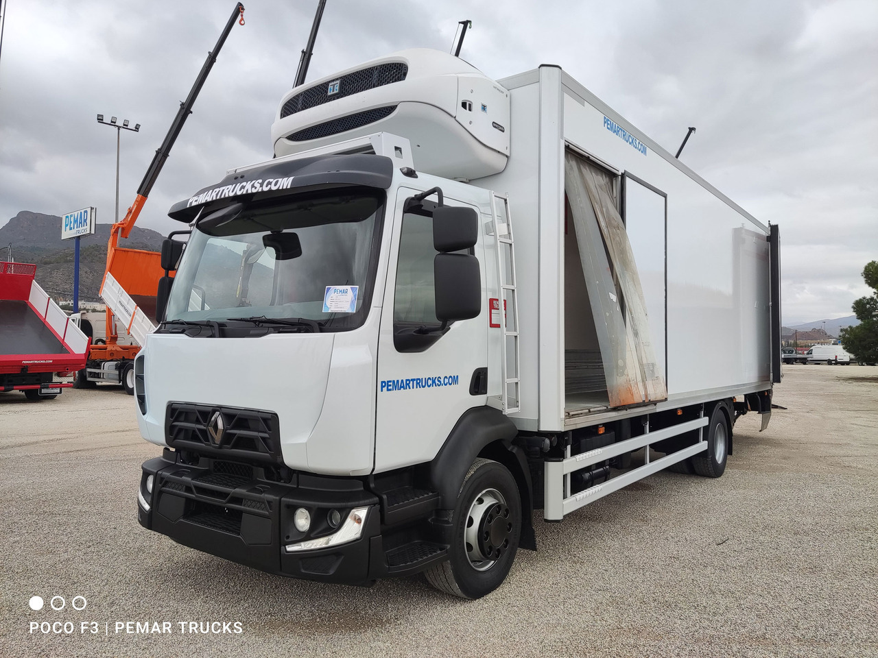 Refrigeraattori kuorma-auto RENAULT MIDLUM D16 240 EURO 6: kuva Refrigeraattori kuorma-auto RENAULT MIDLUM D16 240 EURO 6