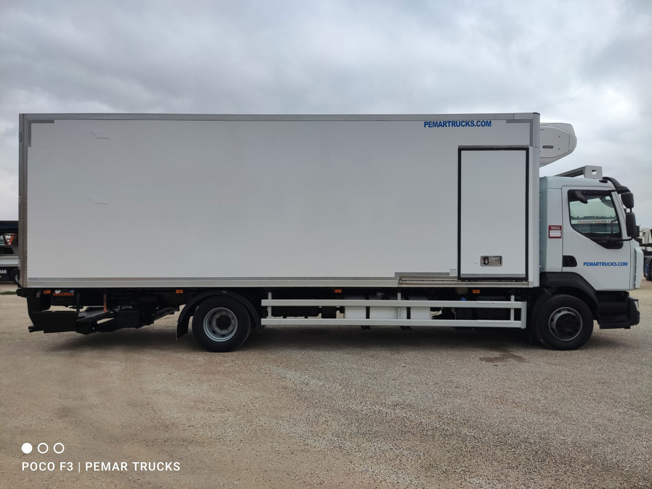 RENAULT MIDLUM D16 240 EURO 6 - Refrigeraattori kuorma-auto: kuva RENAULT MIDLUM D16 240 EURO 6 - Refrigeraattori kuorma-auto RENAULT MIDLUM D16 240 EURO 6 - Refrigeraattori kuorma-auto: kuva RENAULT MIDLUM D16 240 EURO 6 - Refrigeraattori kuorma-auto