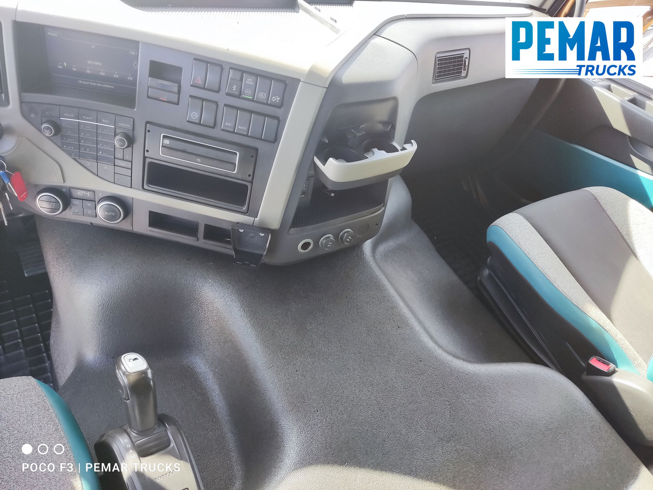 Pressukapelli kuorma-auto VOLVO FM 410 TAUTLINER: kuva Pressukapelli kuorma-auto VOLVO FM 410 TAUTLINER