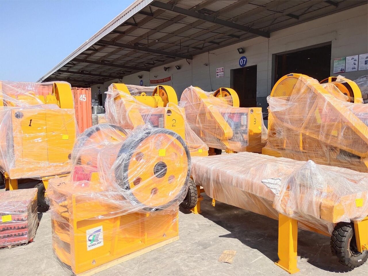 Kinglink Diesel engine Driven Portable Jaw Crusher - Leukamurskain: kuva Kinglink Diesel engine Driven Portable Jaw Crusher - Leukamurskain Kinglink Diesel engine Driven Portable Jaw Crusher - Leukamurskain: kuva Kinglink Diesel engine Driven Portable Jaw Crusher - Leukamurskain