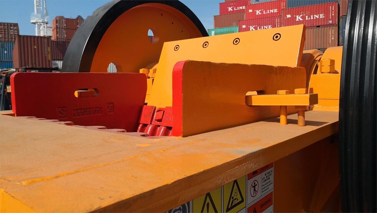 Kinglink High strength PE600x900 Jaw Crusher | Iron Ore - Leukamurskain: kuva Kinglink High strength PE600x900 Jaw Crusher | Iron Ore - Leukamurskain Kinglink High strength PE600x900 Jaw Crusher | Iron Ore - Leukamurskain: kuva Kinglink High strength PE600x900 Jaw Crusher | Iron Ore - Leukamurskain