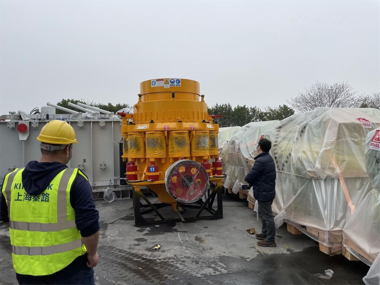 Kinglink KLC1300 Iron Ore Cone Crusher 150-250TPH - Kartiomurskain: kuva Kinglink KLC1300 Iron Ore Cone Crusher 150-250TPH - Kartiomurskain Kinglink KLC1300 Iron Ore Cone Crusher 150-250TPH - Kartiomurskain: kuva Kinglink KLC1300 Iron Ore Cone Crusher 150-250TPH - Kartiomurskain