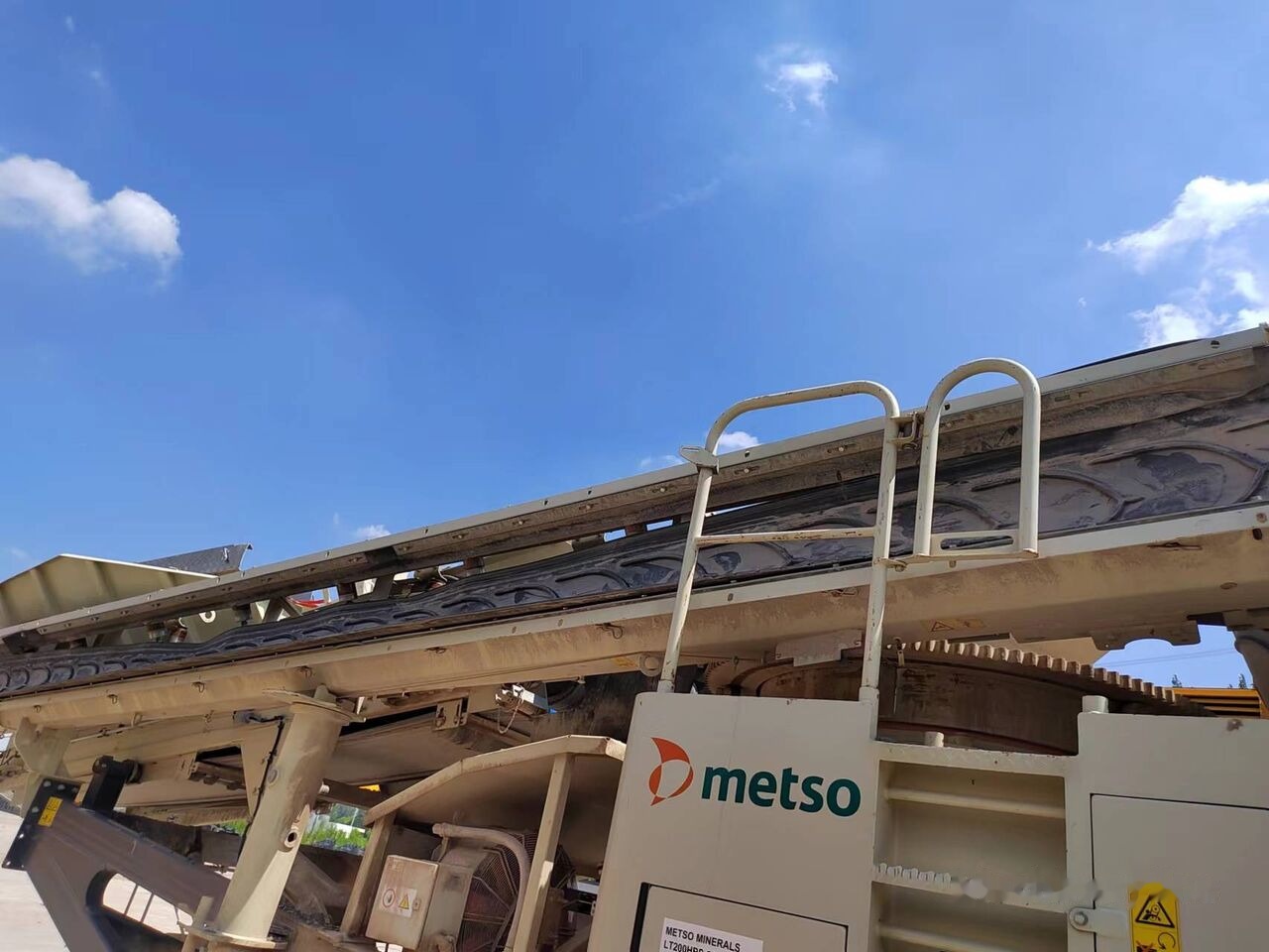 Metso Lokotrack LT200HPS MOBILE CONE CRUSHER WITH SCREEN - Mobiilimurskain: kuva Metso Lokotrack LT200HPS MOBILE CONE CRUSHER WITH SCREEN - Mobiilimurskain Metso Lokotrack LT200HPS MOBILE CONE CRUSHER WITH SCREEN - Mobiilimurskain: kuva Metso Lokotrack LT200HPS MOBILE CONE CRUSHER WITH SCREEN - Mobiilimurskain