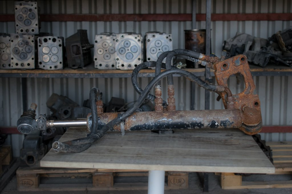 MAN TGA FOR THIRD AXLE - Hydraulisylinteri - Kuorma-auto: kuva MAN TGA FOR THIRD AXLE - Hydraulisylinteri - Kuorma-auto MAN TGA FOR THIRD AXLE - Hydraulisylinteri - Kuorma-auto: kuva MAN TGA FOR THIRD AXLE - Hydraulisylinteri - Kuorma-auto