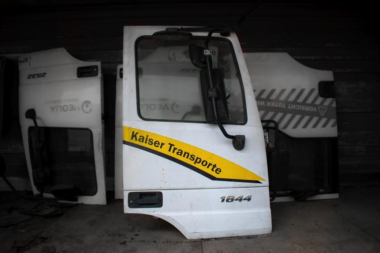 MERCEDES-BENZ ACTROS MEGA MP II - RIGHT - Ovi ja osat - Kuorma-auto: kuva MERCEDES-BENZ ACTROS MEGA MP II - RIGHT - Ovi ja osat - Kuorma-auto MERCEDES-BENZ ACTROS MEGA MP II - RIGHT - Ovi ja osat - Kuorma-auto: kuva MERCEDES-BENZ ACTROS MEGA MP II - RIGHT - Ovi ja osat - Kuorma-auto