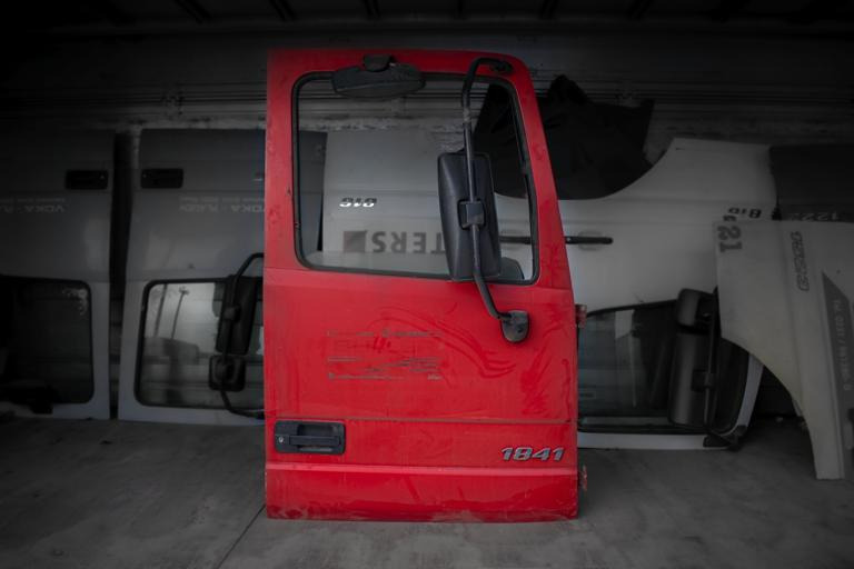 MERCEDES-BENZ ACTROS MEGA SPACE MP II - RIGHT - Ovi ja osat - Kuorma-auto: kuva MERCEDES-BENZ ACTROS MEGA SPACE MP II - RIGHT - Ovi ja osat - Kuorma-auto MERCEDES-BENZ ACTROS MEGA SPACE MP II - RIGHT - Ovi ja osat - Kuorma-auto: kuva MERCEDES-BENZ ACTROS MEGA SPACE MP II - RIGHT - Ovi ja osat - Kuorma-auto