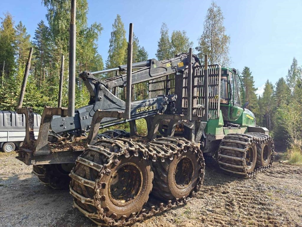 John Deere 1010 G - Kuormatraktori: kuva John Deere 1010 G - Kuormatraktori John Deere 1010 G - Kuormatraktori: kuva John Deere 1010 G - Kuormatraktori