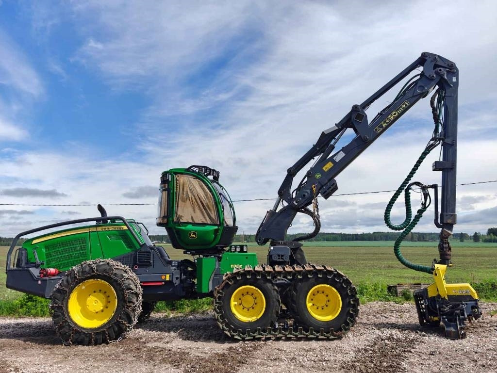 John Deere 1170 G - Harvesteri: kuva John Deere 1170 G - Harvesteri John Deere 1170 G - Harvesteri: kuva John Deere 1170 G - Harvesteri
