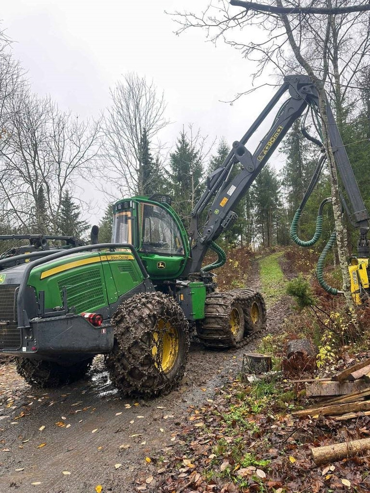 John Deere 1170 G - Harvesteri: kuva John Deere 1170 G - Harvesteri John Deere 1170 G - Harvesteri: kuva John Deere 1170 G - Harvesteri